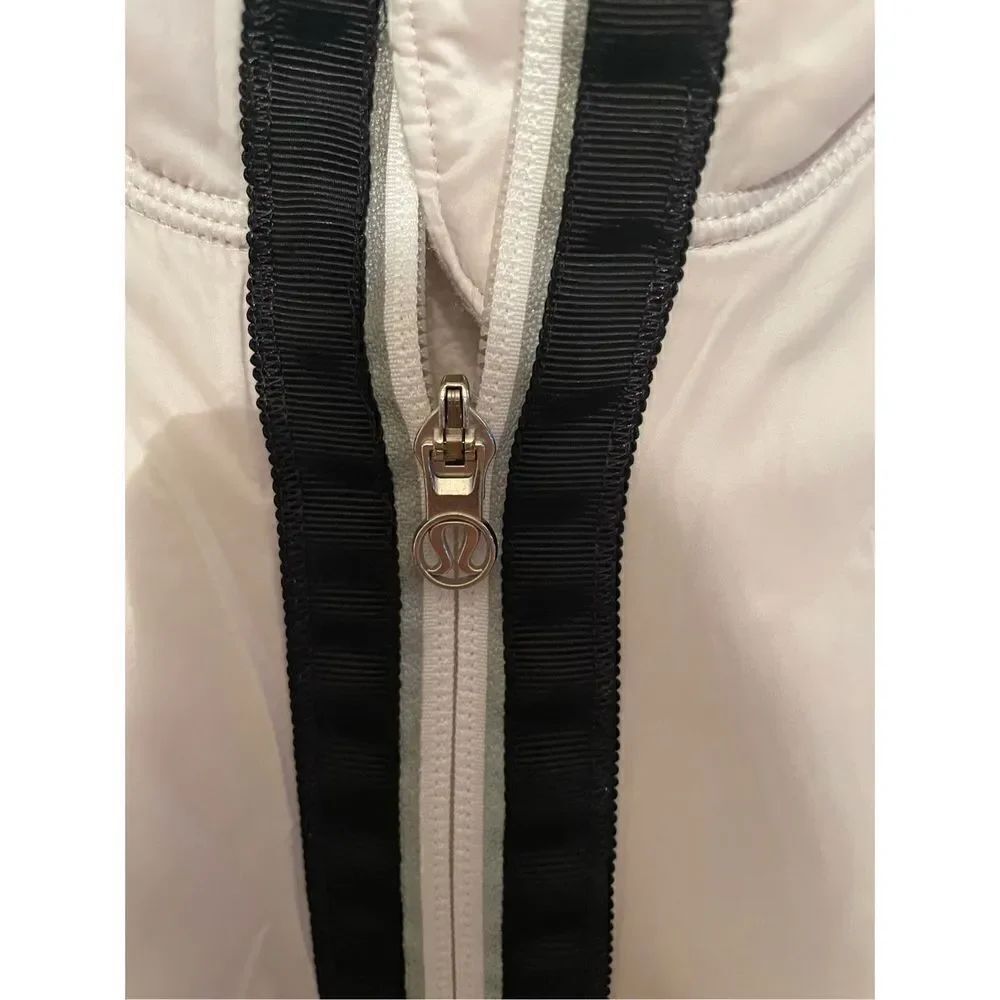Lululemon Run Bundle Up Jacket (SZ 4) - Picture 5 of 5